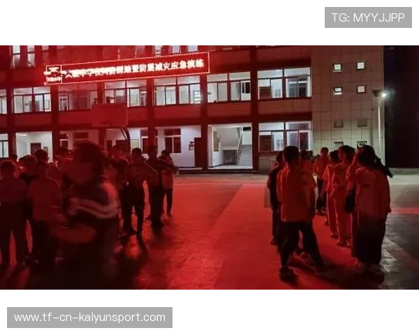国际帆板夜赛志愿者实训:夜间应急演练成为核心内容